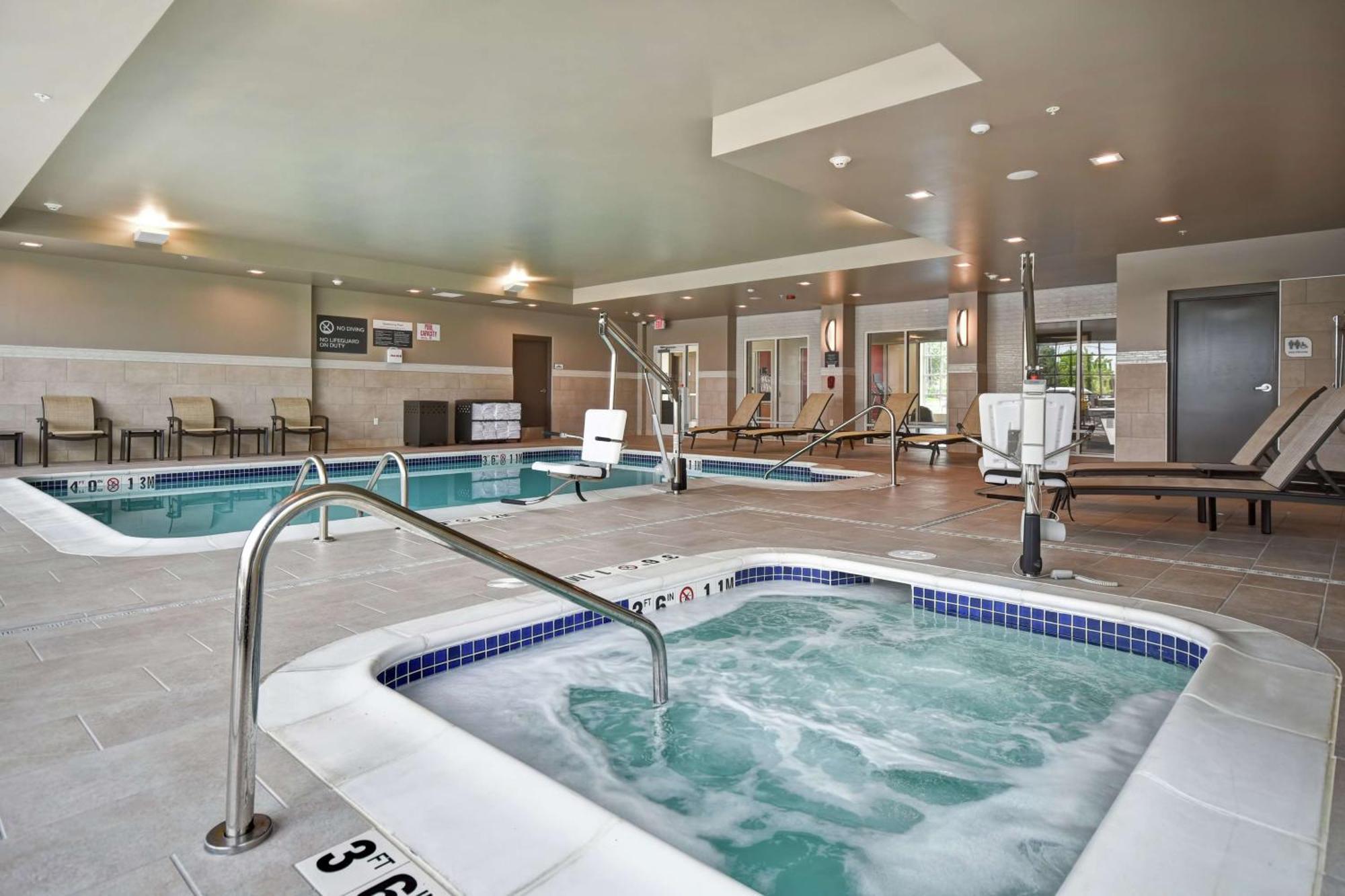 Hilton Garden Inn Lansing West Kültér fotó